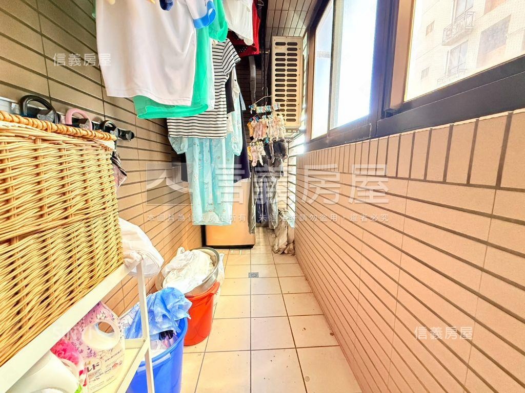 北美館ＭＲＴ溫馨兩房車位房屋室內格局與周邊環境