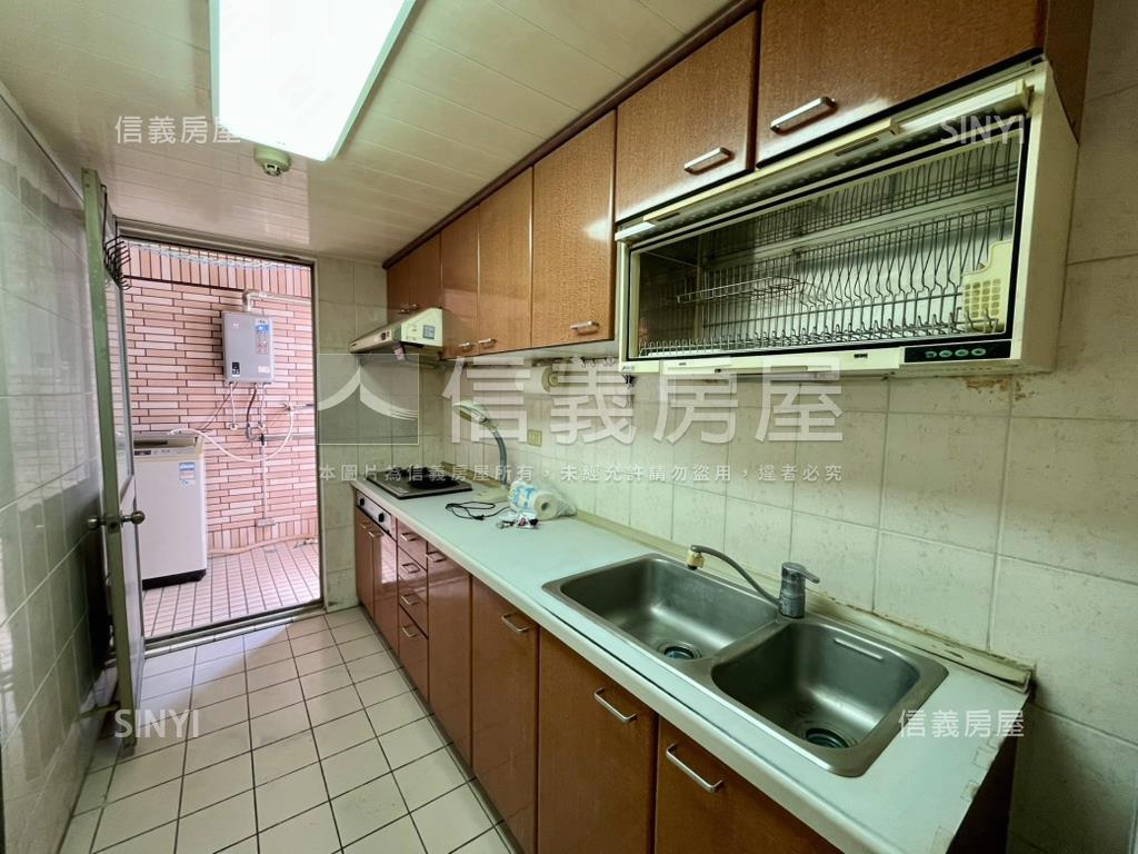 稀有國泰霞關景觀四房車位房屋室內格局與周邊環境