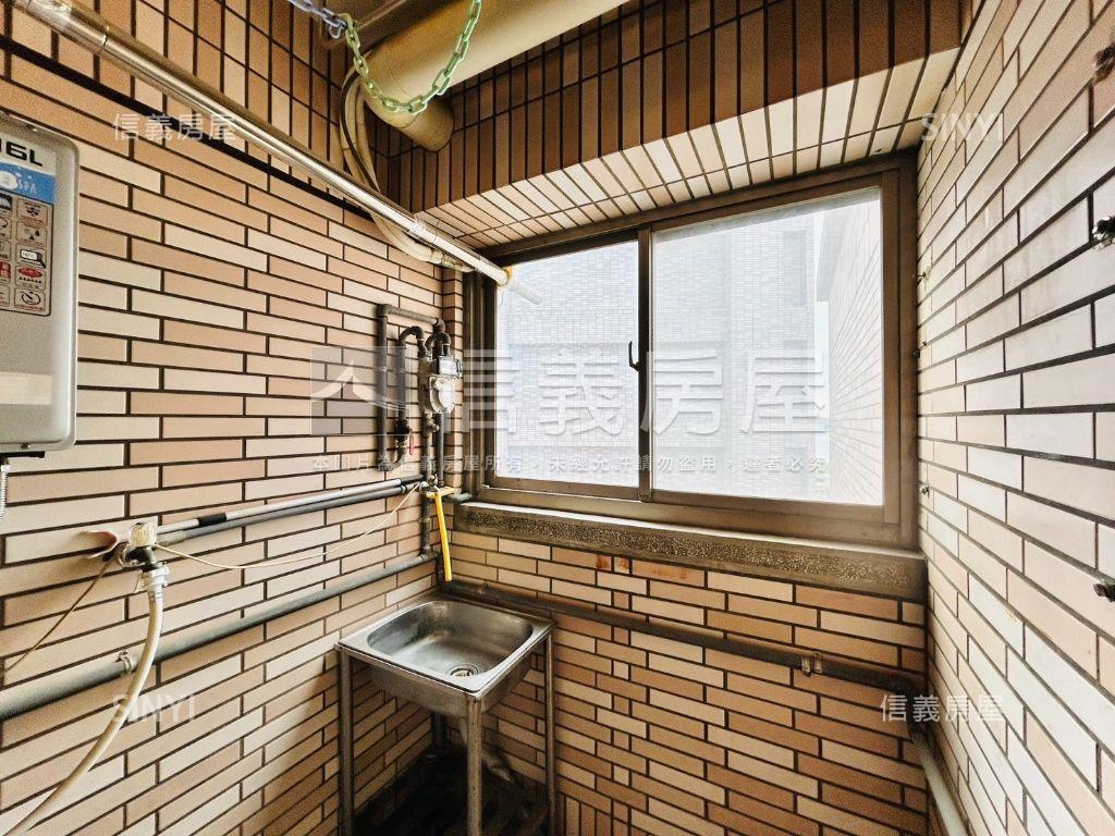 稀有國泰霞關景觀四房車位房屋室內格局與周邊環境