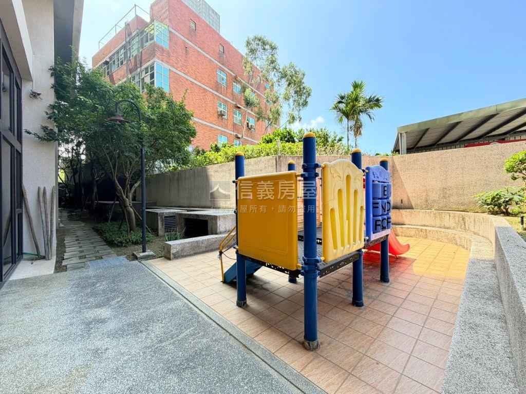 ＣＡＳＡ三房雙車位露臺戶房屋室內格局與周邊環境