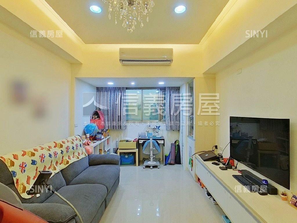 遠眺綠景。簡約美宅誠釋出房屋室內格局與周邊環境