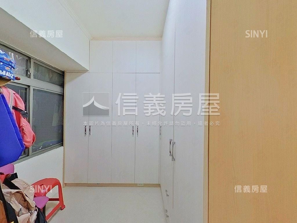 遠眺綠景。簡約美宅誠釋出房屋室內格局與周邊環境