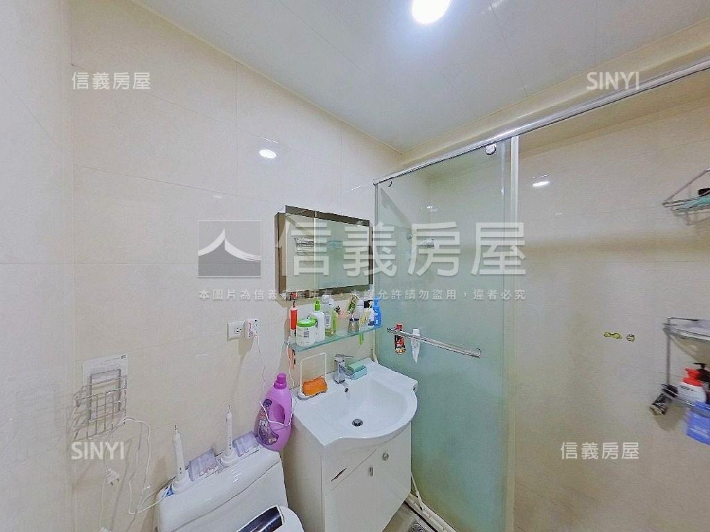 遠眺綠景。簡約美宅誠釋出房屋室內格局與周邊環境