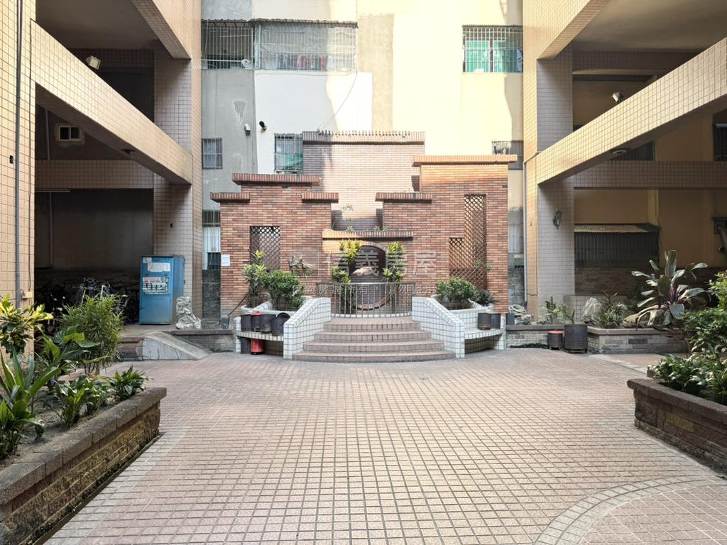 走路搭捷運的機能四房房屋室內格局與周邊環境