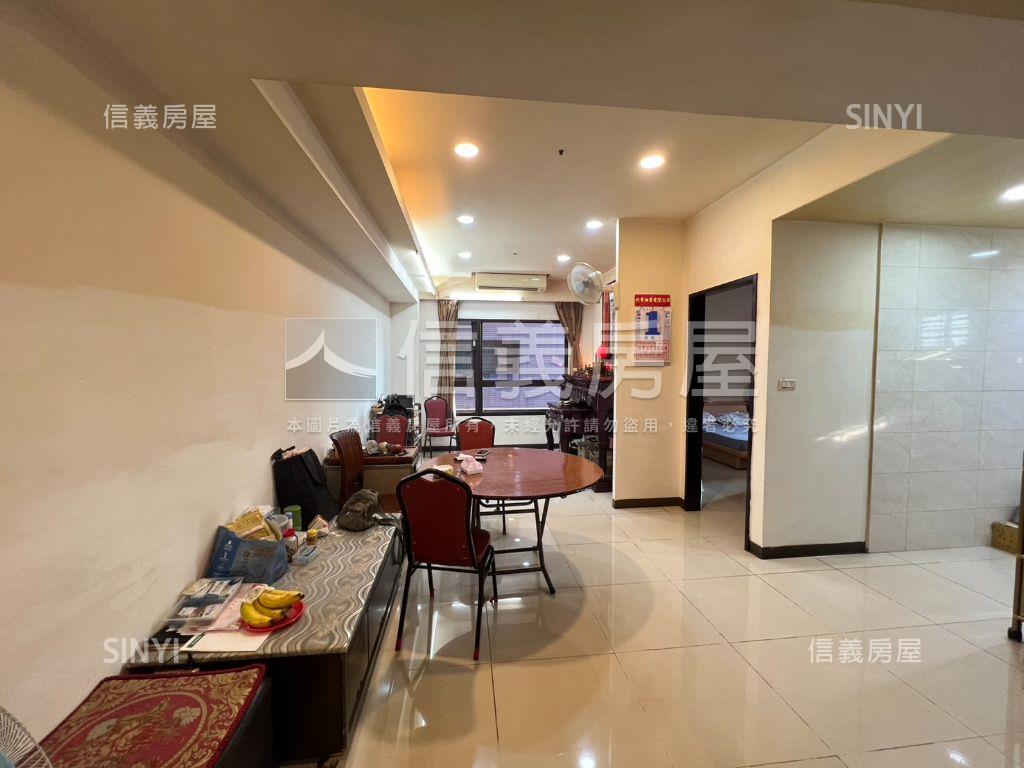 稀有釋出名城大兩房車位房屋室內格局與周邊環境