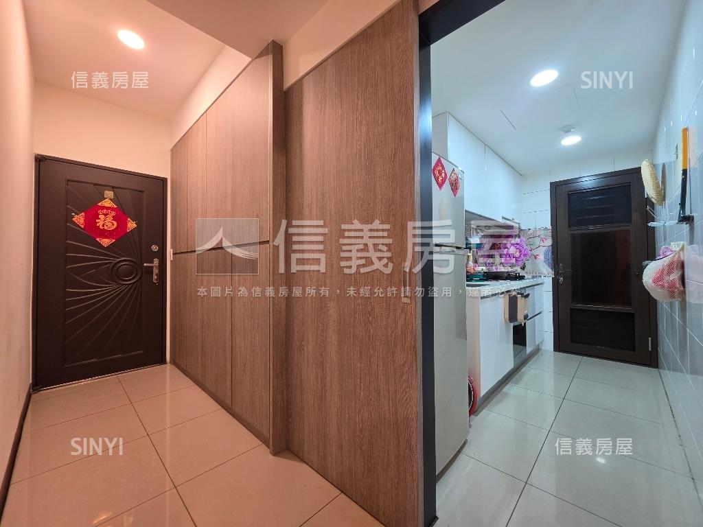 诶！樂捷市稀有三房車位房屋室內格局與周邊環境
