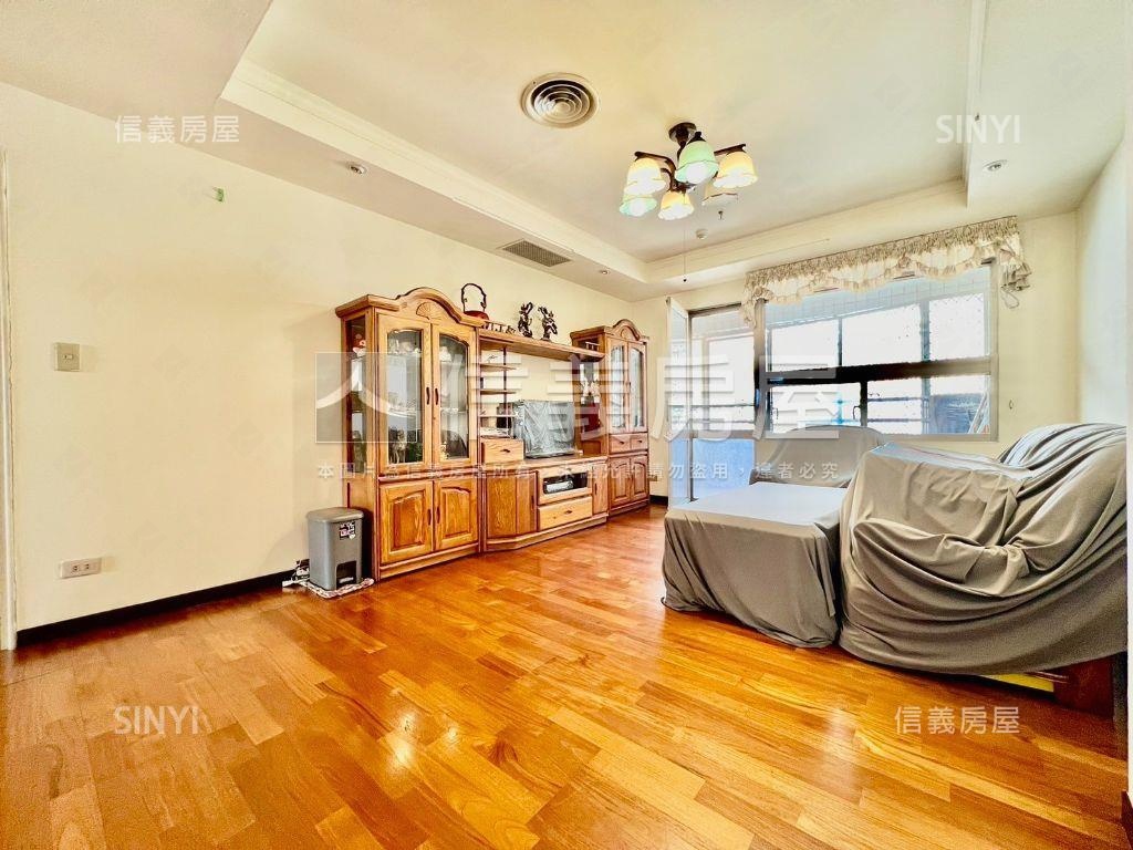 太陽神高樓層三房車位房屋室內格局與周邊環境