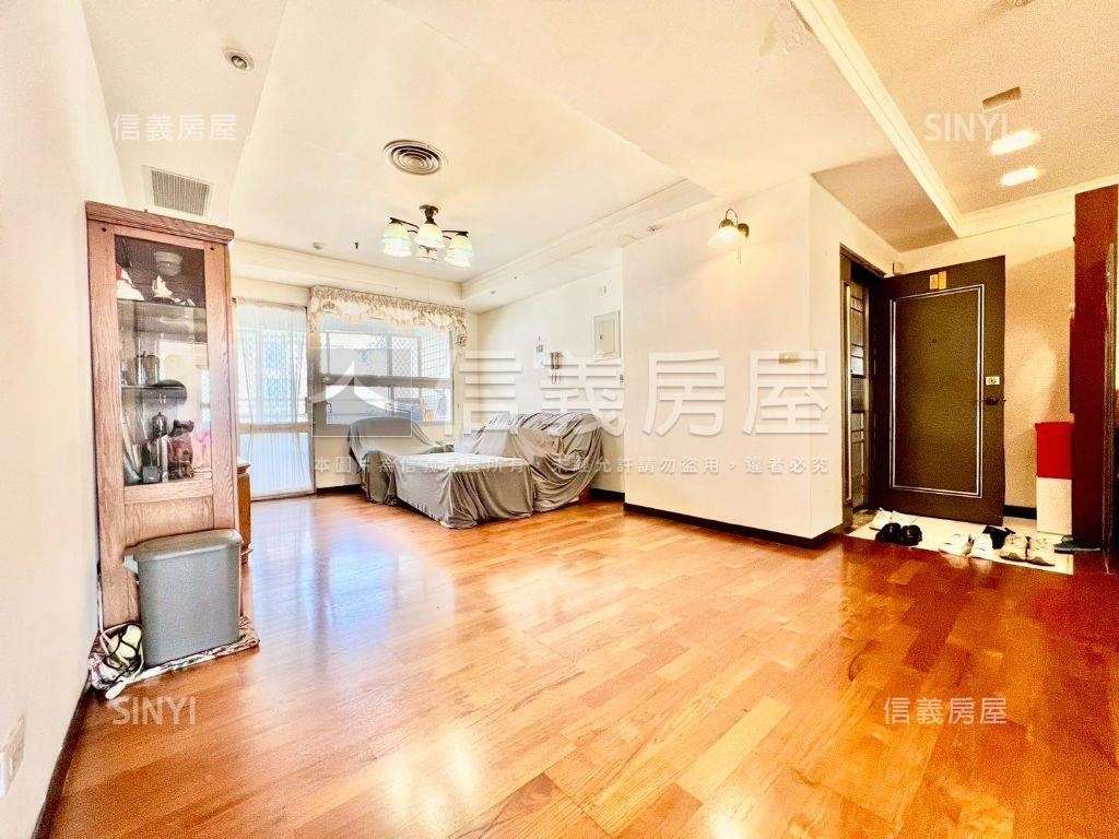 太陽神高樓層三房車位房屋室內格局與周邊環境