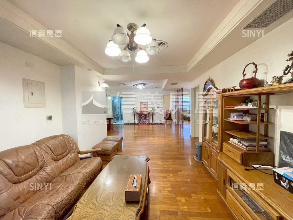 太陽神高樓層三房車位房屋室內格局與周邊環境