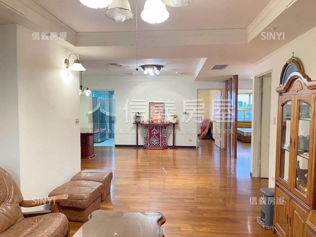 太陽神高樓層三房車位房屋室內格局與周邊環境