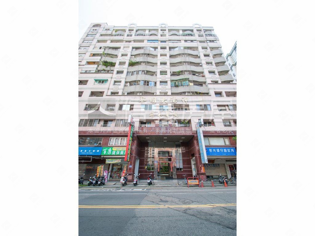 太陽神高樓層三房車位房屋室內格局與周邊環境