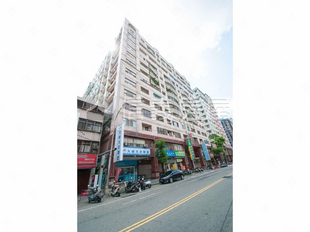 太陽神高樓層三房車位房屋室內格局與周邊環境