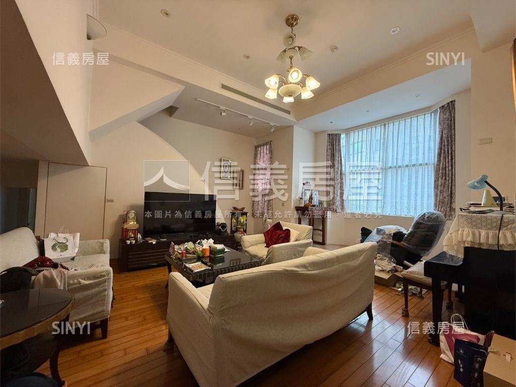 近美麗華挑高大空間美屋房屋室內格局與周邊環境