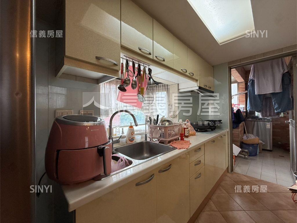 近美麗華挑高大空間美屋房屋室內格局與周邊環境