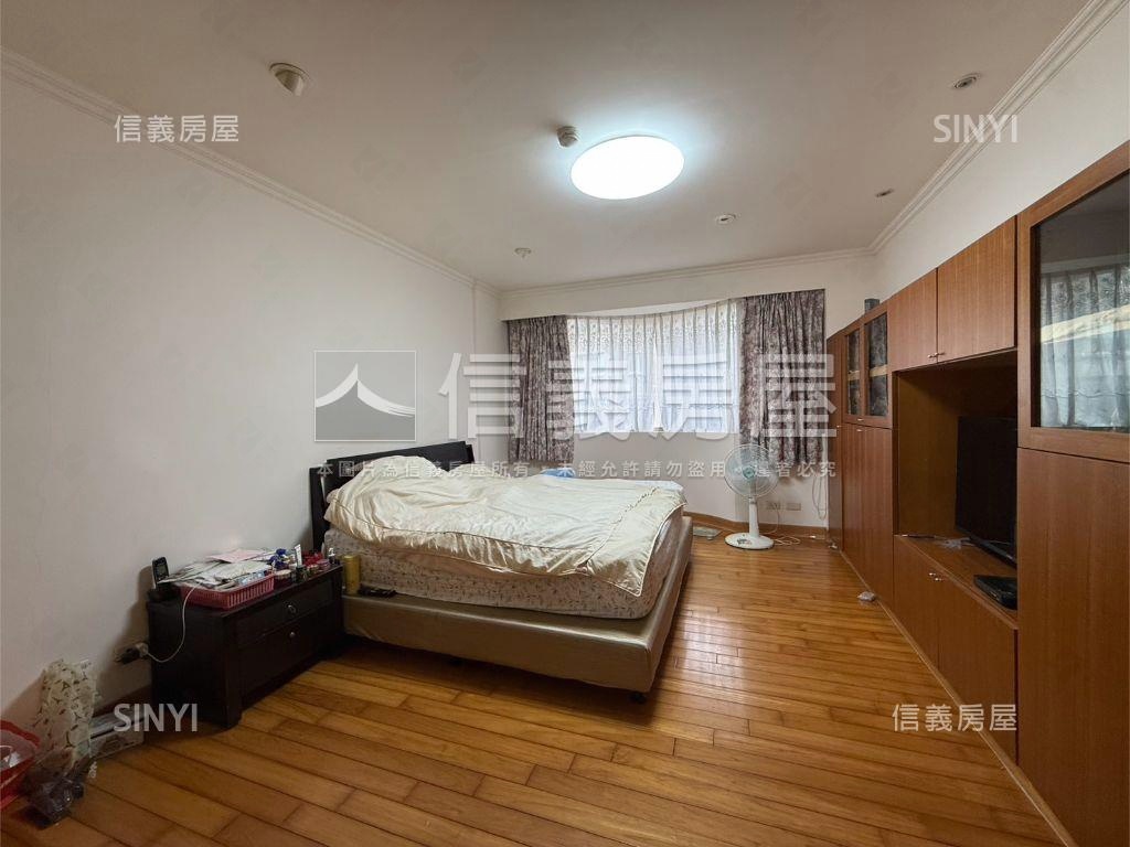 近美麗華挑高大空間美屋房屋室內格局與周邊環境