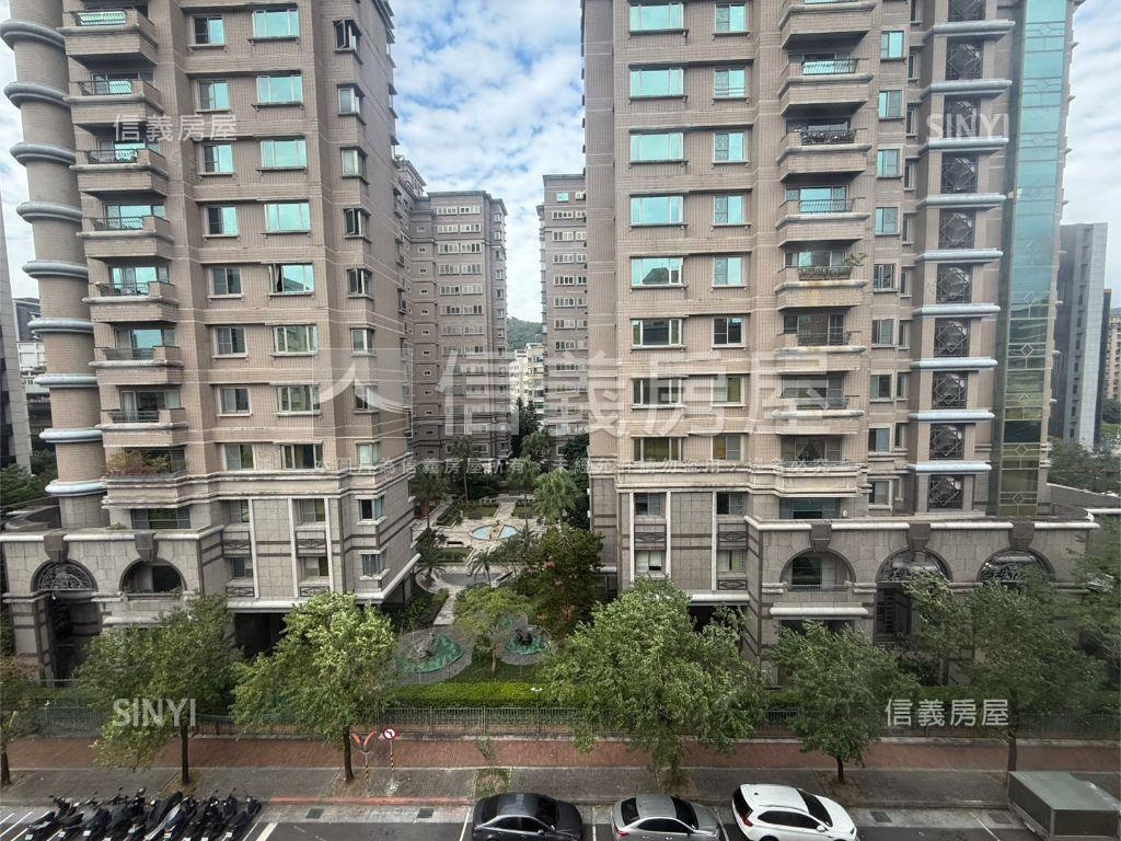 近美麗華挑高大空間美屋房屋室內格局與周邊環境