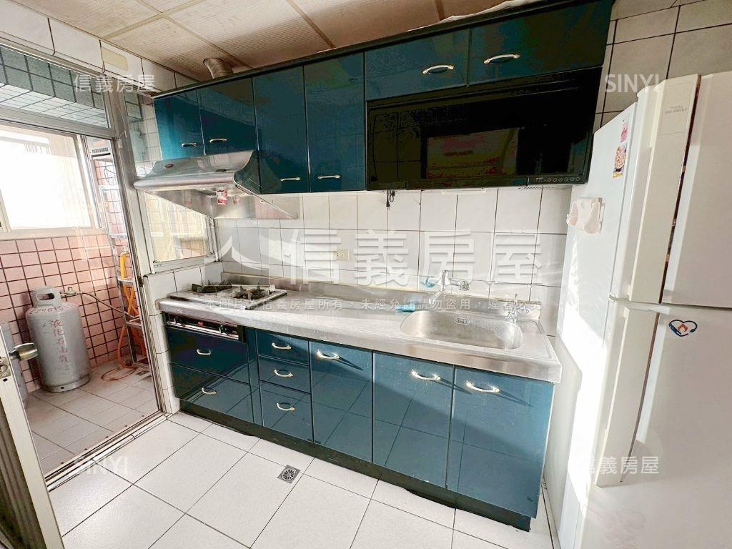 新埔捷運明亮大空間房屋室內格局與周邊環境