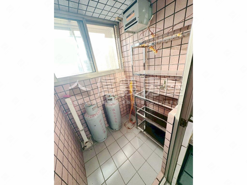 新埔捷運明亮大空間房屋室內格局與周邊環境