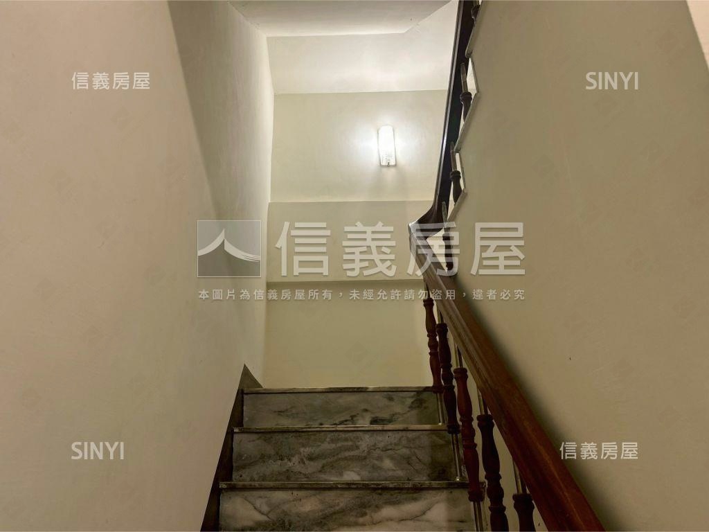 本原近重劃區前後臨路車墅房屋室內格局與周邊環境