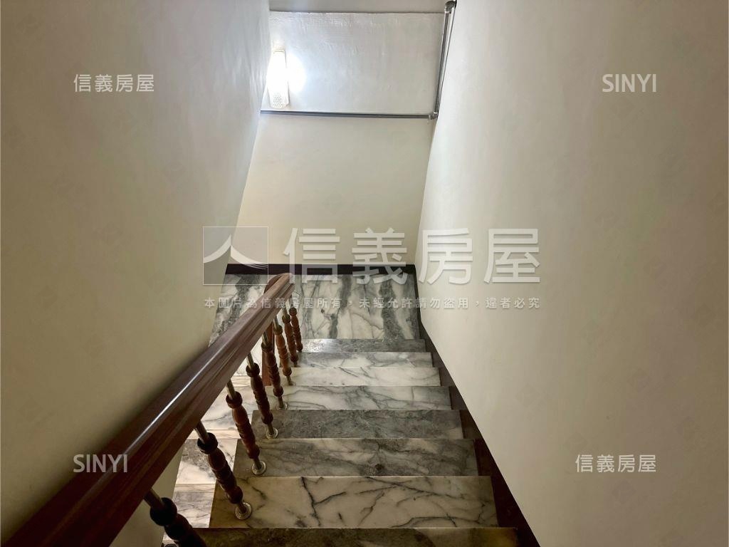 本原近重劃區前後臨路車墅房屋室內格局與周邊環境