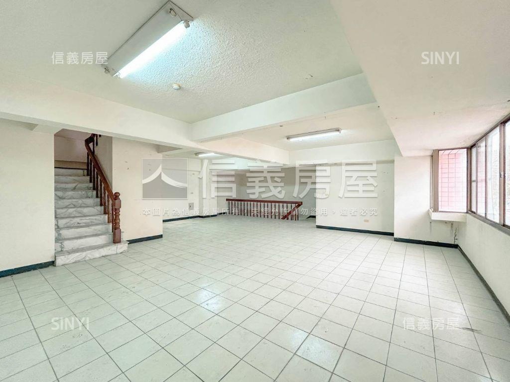 永康三層樓大角窗金店面房屋室內格局與周邊環境