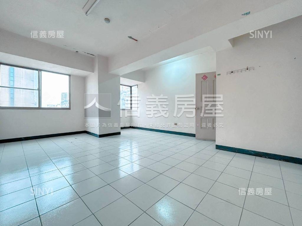 永康三層樓大角窗金店面房屋室內格局與周邊環境
