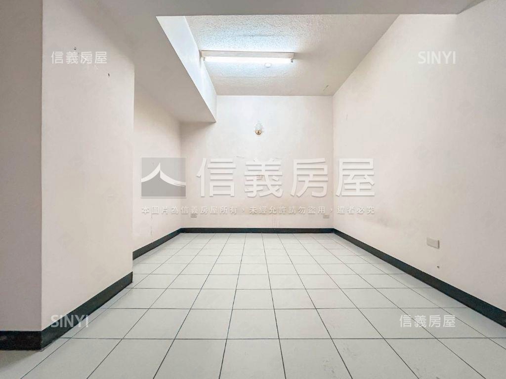 永康三層樓大角窗金店面房屋室內格局與周邊環境