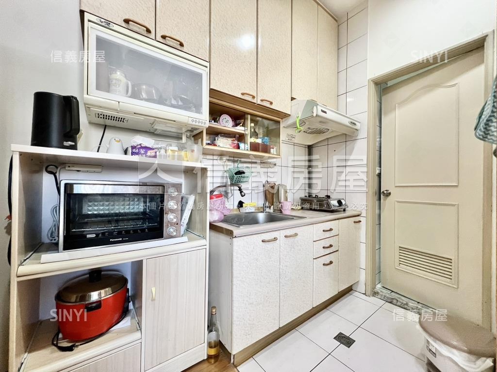 信義東門明亮二房附車位房屋室內格局與周邊環境