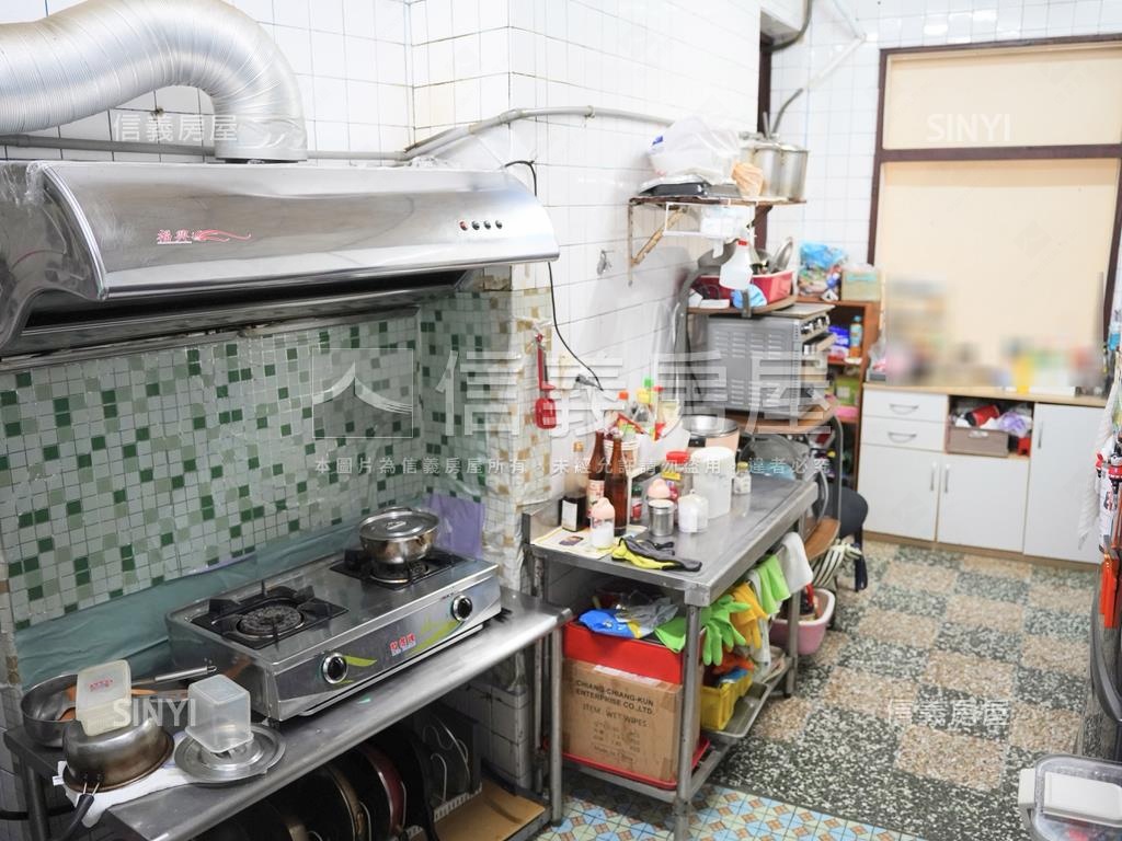 近新明國中忠孝路稀有透天房屋室內格局與周邊環境