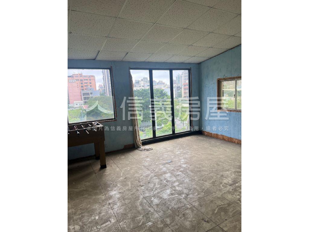 近巨城臨路透天房屋室內格局與周邊環境