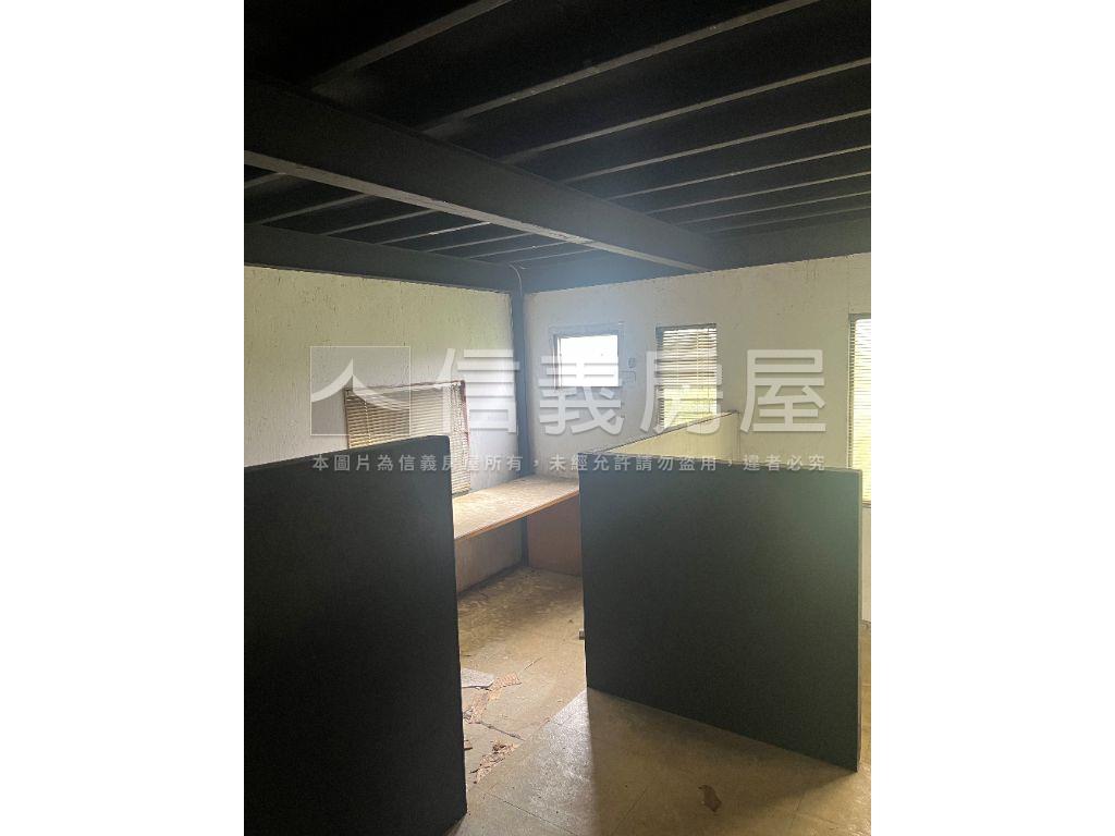 近巨城臨路透天房屋室內格局與周邊環境