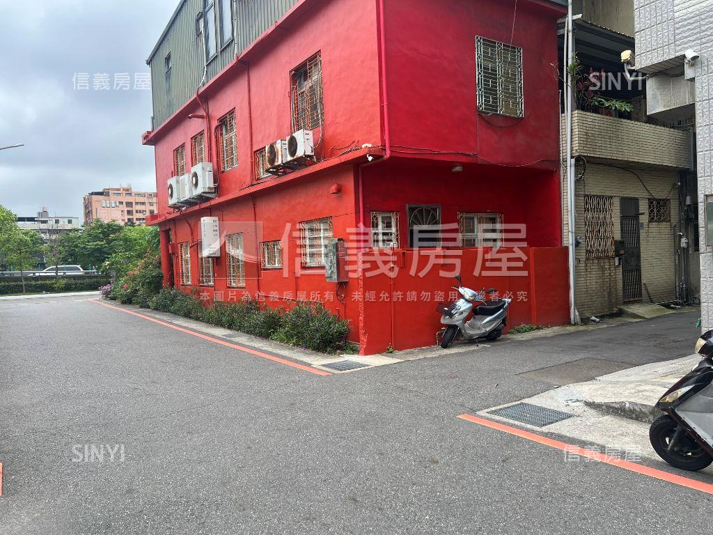 近巨城臨路透天房屋室內格局與周邊環境