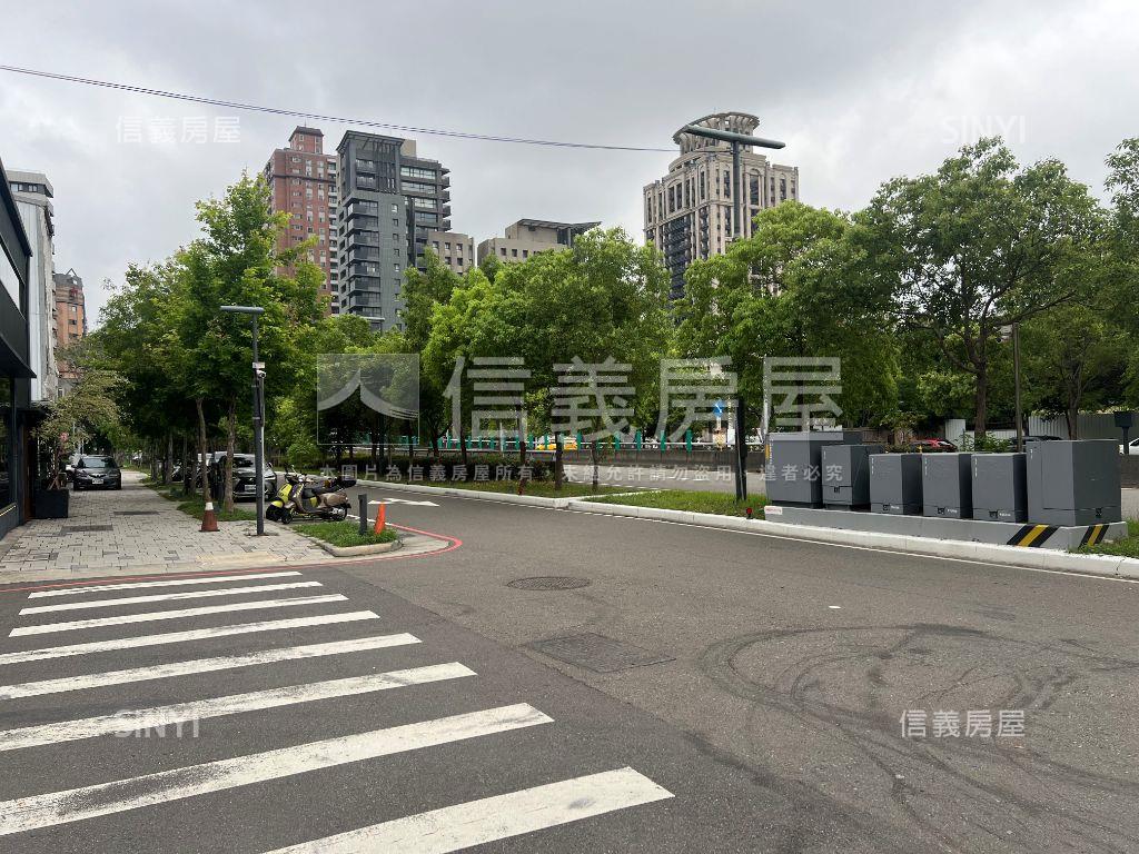 近巨城臨路透天房屋室內格局與周邊環境