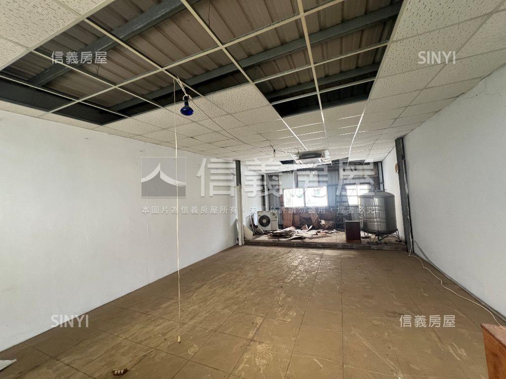 近巨城臨路透天房屋室內格局與周邊環境