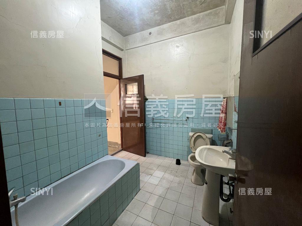 近巨城臨路透天房屋室內格局與周邊環境