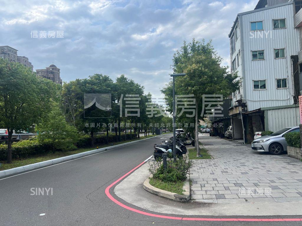 近巨城臨路透天房屋室內格局與周邊環境