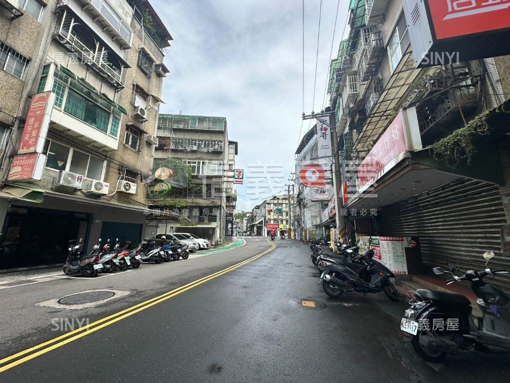 新案～萬隆捷運電梯三房房屋室內格局與周邊環境