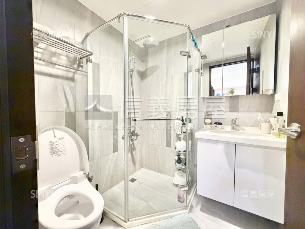 萬馬奔馳帝國方正兩房房屋室內格局與周邊環境