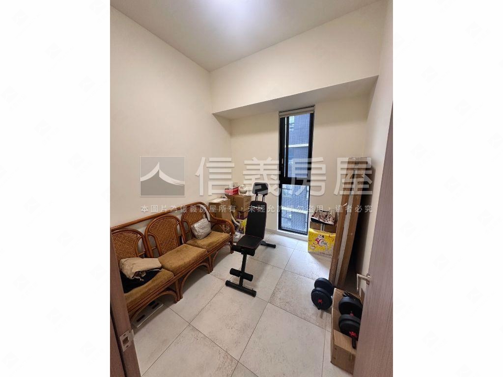 德謙序三房車位房屋室內格局與周邊環境