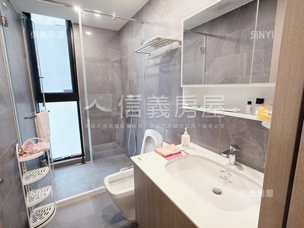 德謙序三房車位房屋室內格局與周邊環境