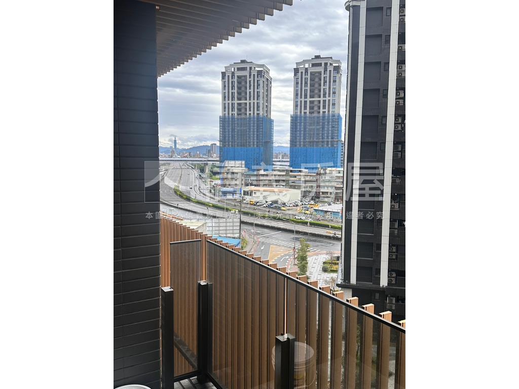 德謙序三房車位房屋室內格局與周邊環境