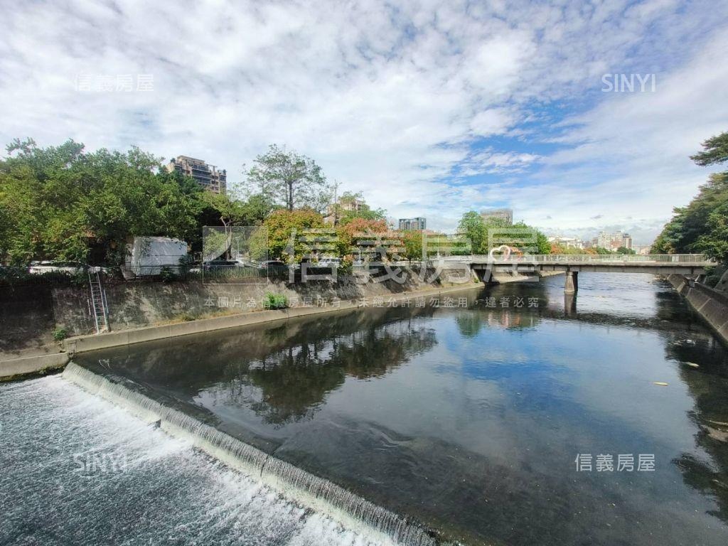 近十三期黃金三角窗店面房屋室內格局與周邊環境