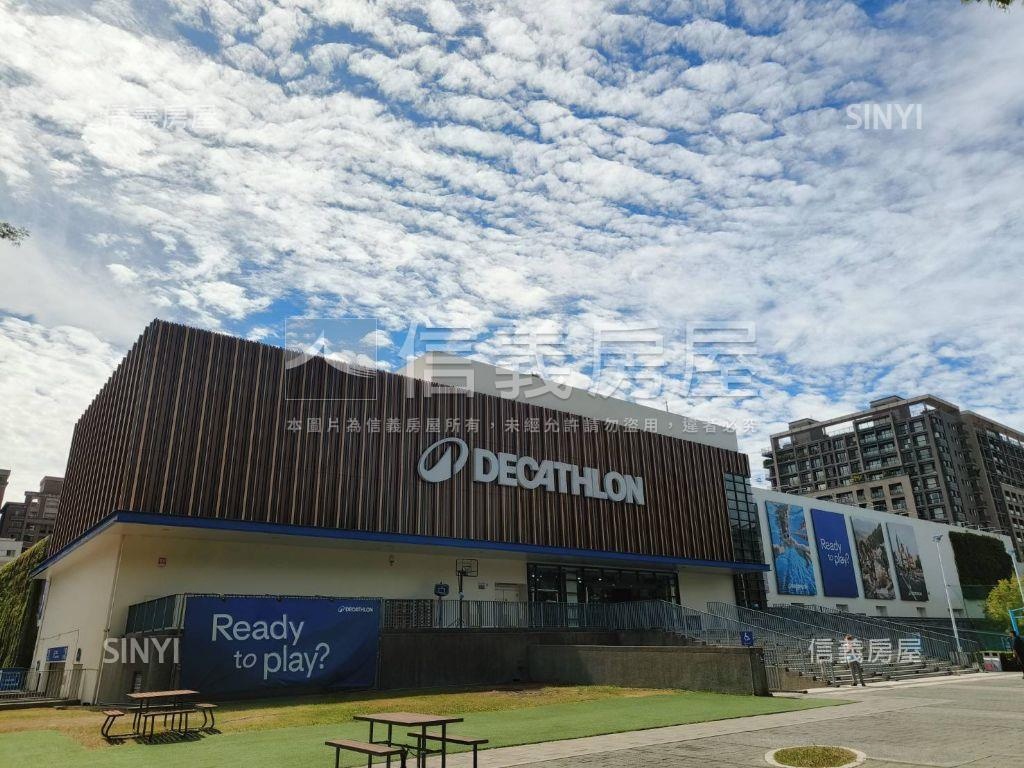 近十三期黃金三角窗店面房屋室內格局與周邊環境