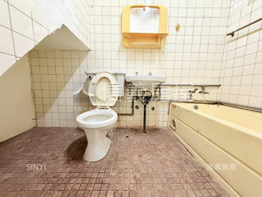 低總價近商圈透天房屋室內格局與周邊環境