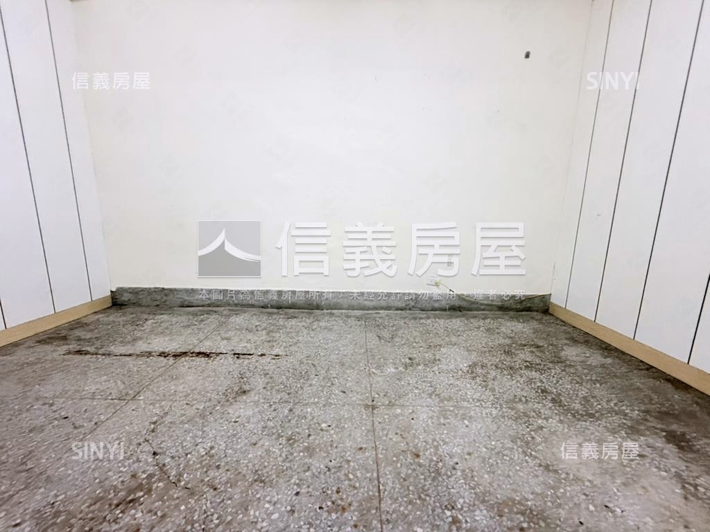 低總價近商圈透天房屋室內格局與周邊環境