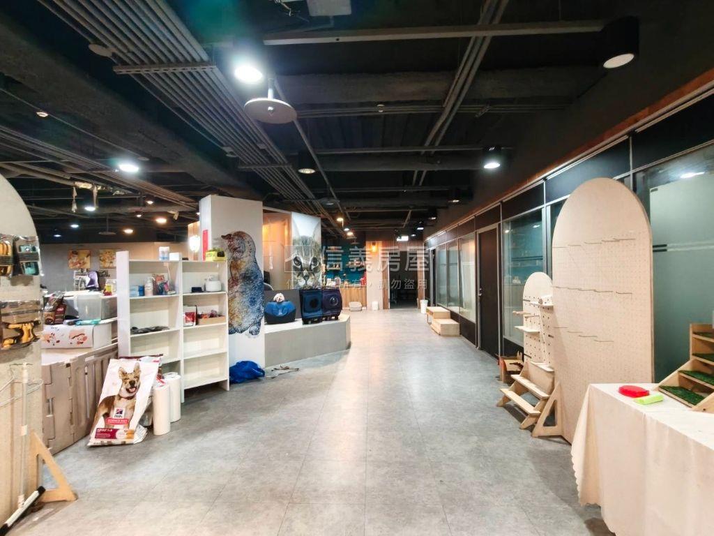 擎天雙星方正店鋪Ａ房屋室內格局與周邊環境