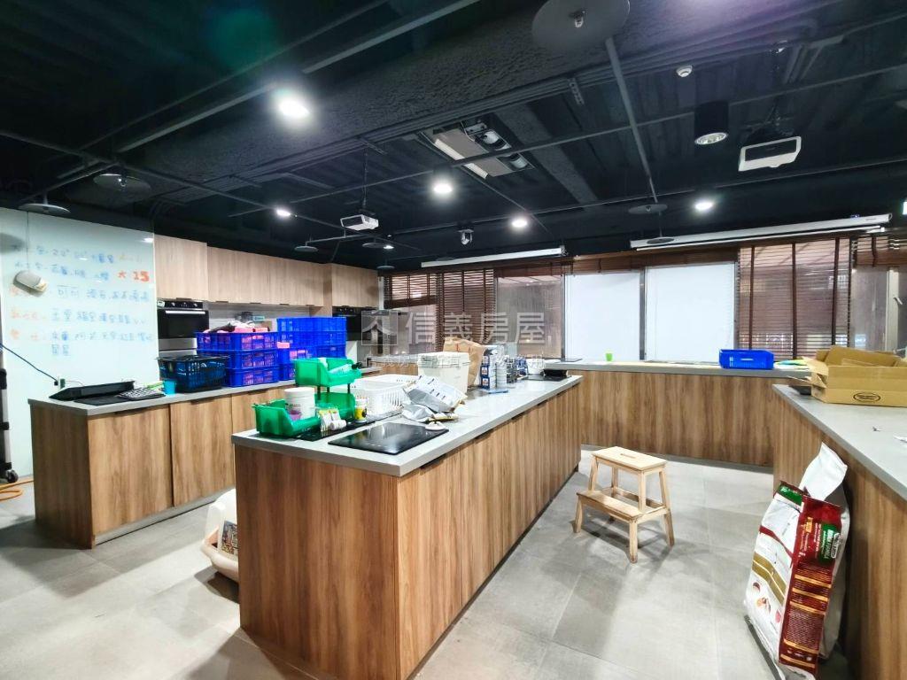 擎天雙星方正店鋪Ａ房屋室內格局與周邊環境