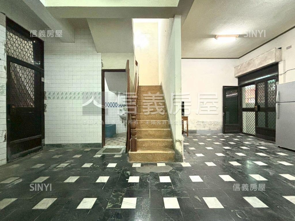 中西區衛民街活巷面寬老宅房屋室內格局與周邊環境