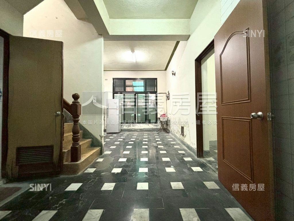 中西區衛民街活巷面寬老宅房屋室內格局與周邊環境