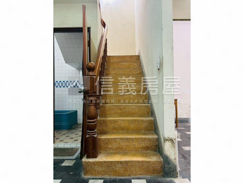 中西區衛民街活巷面寬老宅房屋室內格局與周邊環境